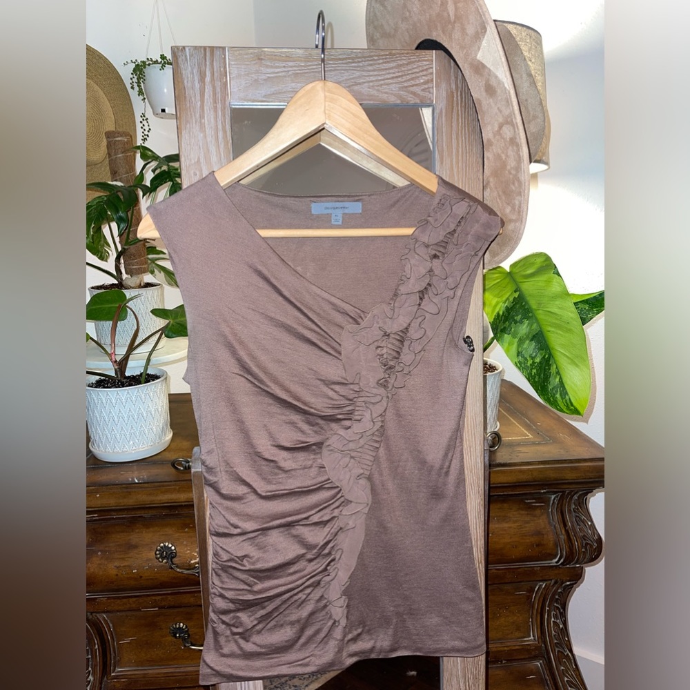 *BEAUTIFUL* (gently loved) Classiques Entier XS brown blouse with floral accent